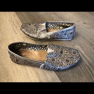 Women’s Toms size 8